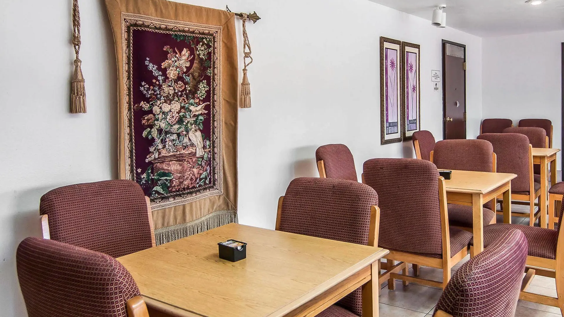Bridgeway Inn And Suites Portland Airport Fairview 2*,